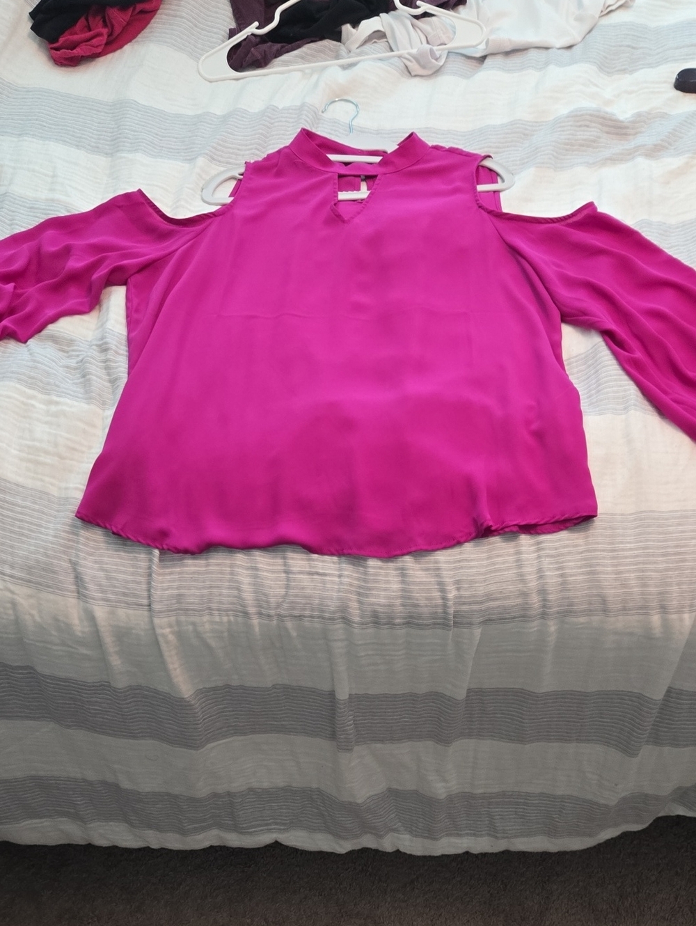 Adrianna Papell Fuchsia Cold-Shoulder Keyhole Blouse